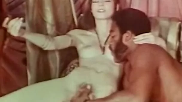 Sex queen loved to suck two large cocks in her bedroom