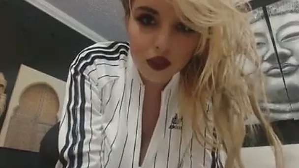 sexy blonde girl sucks and fucks a dildo live on cam