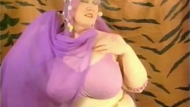 White princess loved the way her persian friend fucked her
