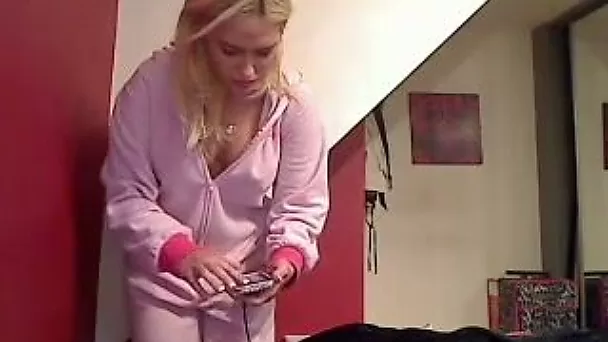Provoking British Amateur Minx