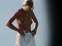Mu spy video from the nude beach - blonde hottie flaunts her tight body