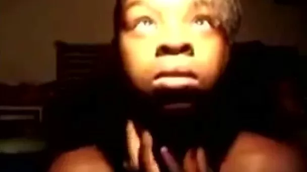 18 yo black girl shakes her big bubbled ass on a camera