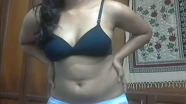 Ardent black head from India stripteases and flashes her boobs