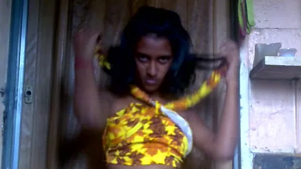 Just ordinary Desi webcam hottie who never minds flashing her titties