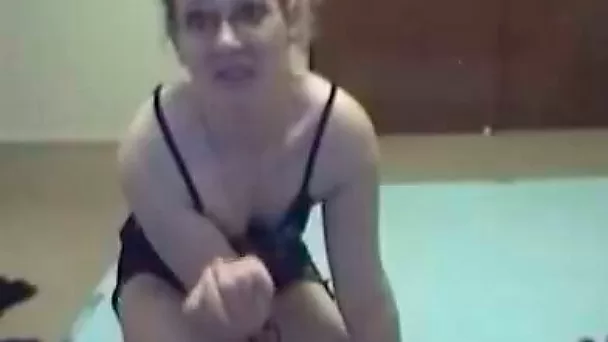 Four eyed dirty blondie masturbates her ugly twat in front cam