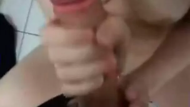 Light head busty tootsie sucks long schlong in bath