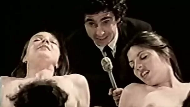 Kinky guys give turbulent pussy eating to horny girlies