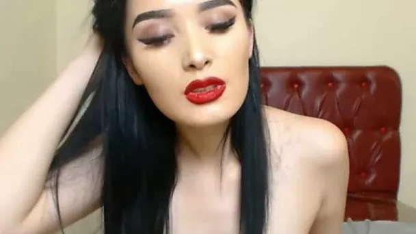 asian girl show her body