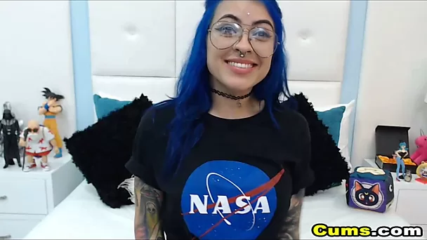 Blue Haired Babe Playing Her Tasty Pussy