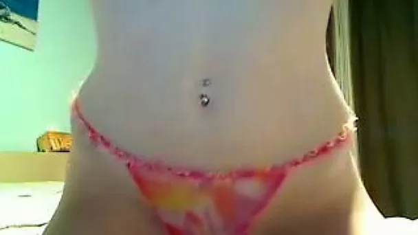 Bootylicious blondie loved to finger drill her wet pussy
