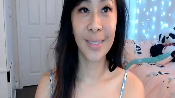 Asian Babe Dropping Cums On Her Tongue Live
