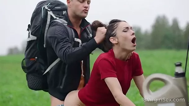 Lucky tourist fucks a hot babe after changing the oil in her car