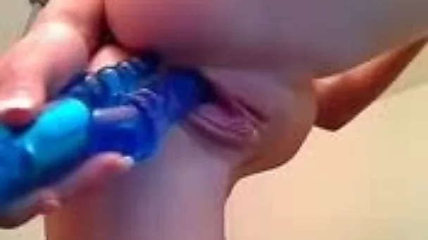 Sporty and tight webcam hottie flashes her big tits