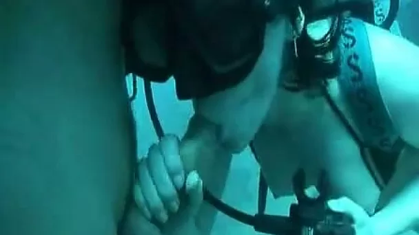 Awesome vacation fuck under water with my brunette freaky girlfriend