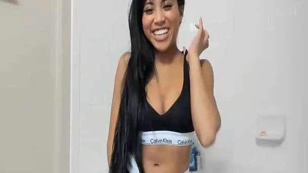 Fantastic Asian Babe Put An Awesome Show Live