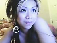 Jar dropping hot Vietnamese webcam girl flaunts her goodies