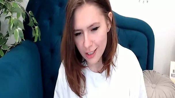 Delicious Brunette Engaged To A Fruity Performance Live