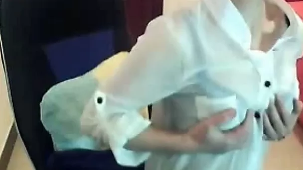 Secretary got too horny while chatting on camera