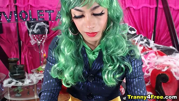 Shemale jerking her 9 inch cock