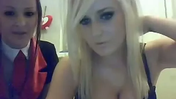Two devilish sexy babes shows off their curves for free