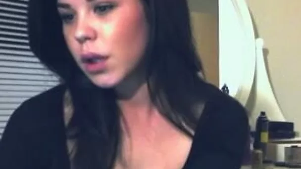Sextractive webcam hottie sucks dildo imitating deepthroat blowjob