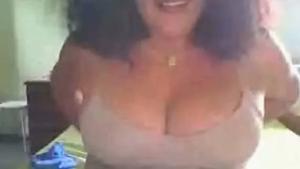 Kinky BBW Latina mommy teased me with her big boobs and booty on webcam