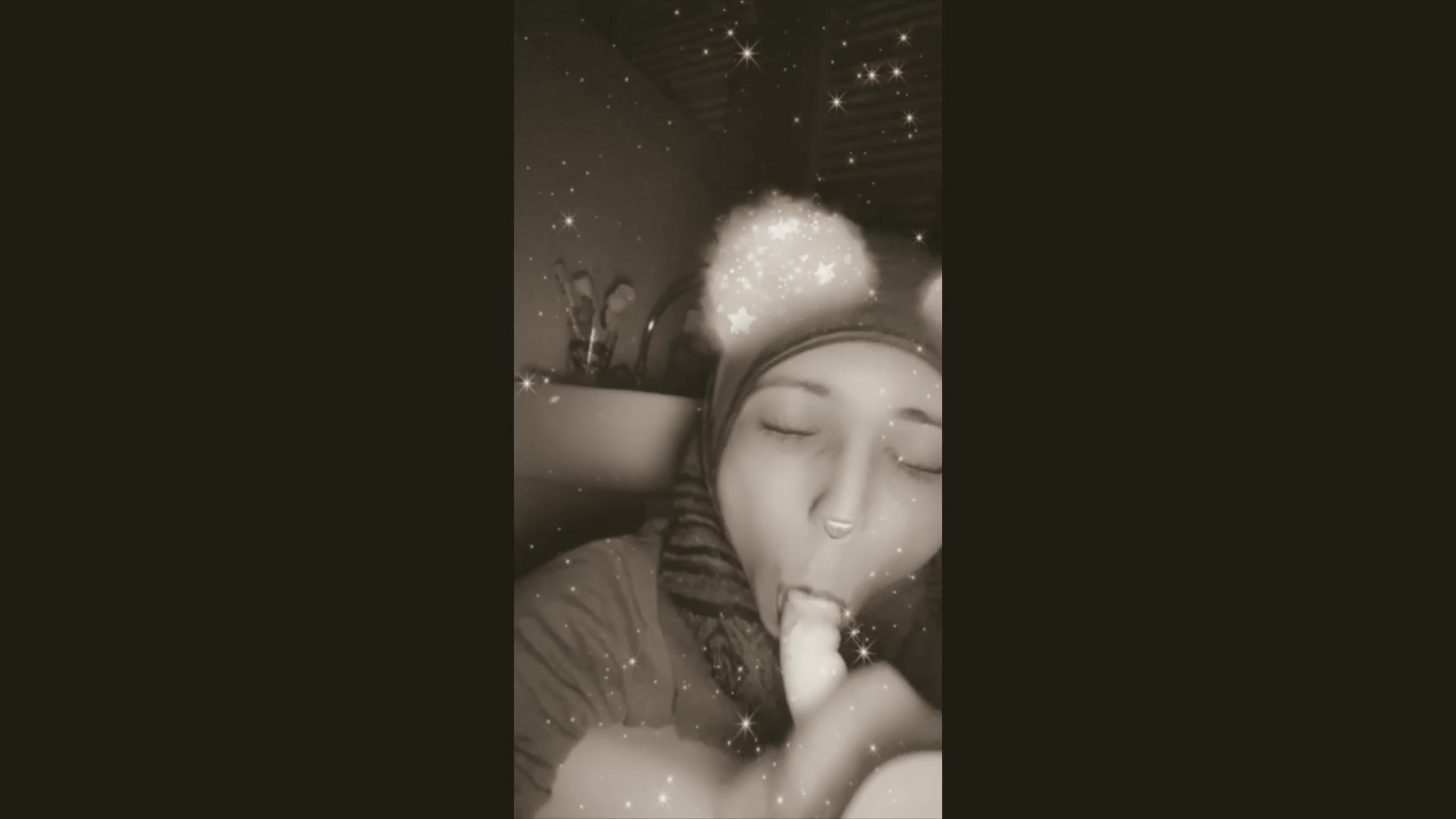 Beurette Hijab showing us how she suck on snapchat