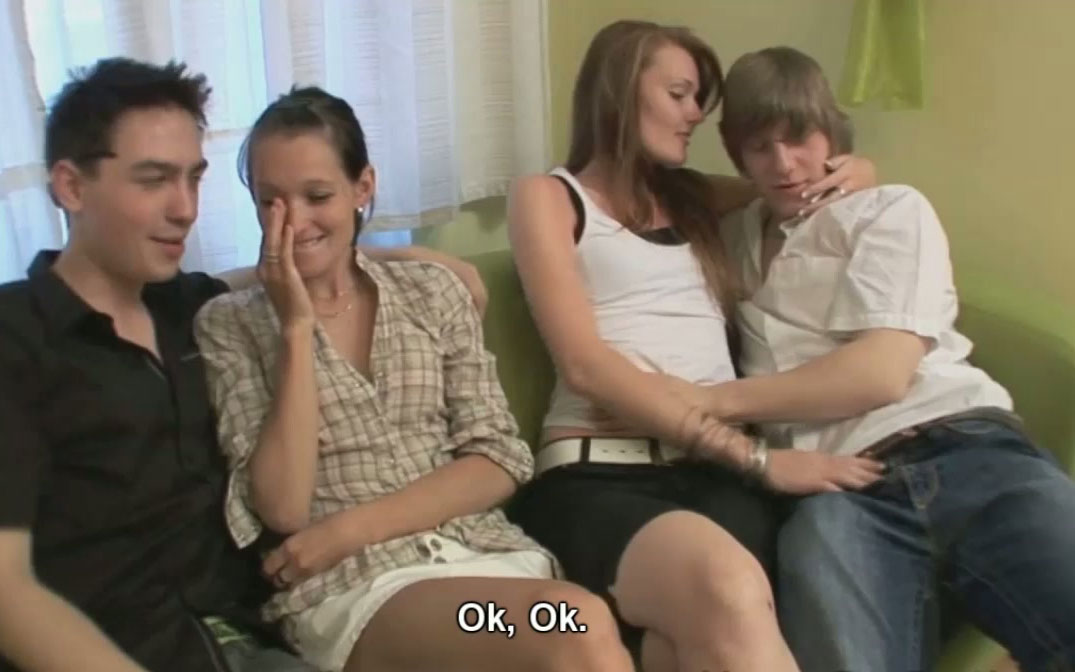 Sex-starved party sluts with slim bodies take part in foursome