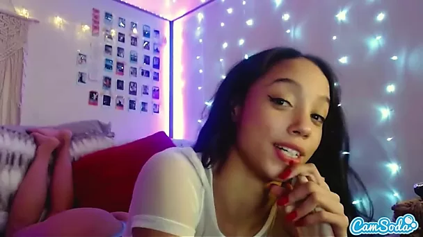 Ebony teens first time toying her pussy for web