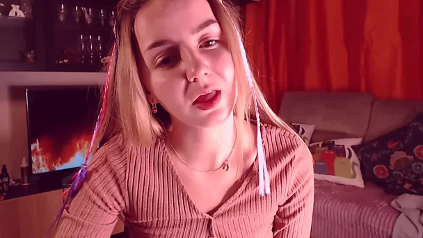 Perfect blonde babe fingering session