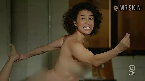 Curly and funny actress Ilana Glazer actually loves flashing her big tits