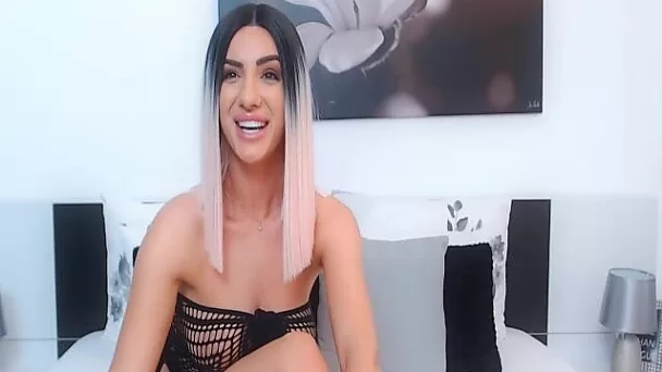 Kinky Brunette And Her Delightful Performance Live