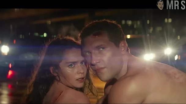 Caught nude at the night beauty Emilia Clarke and her nice nude show