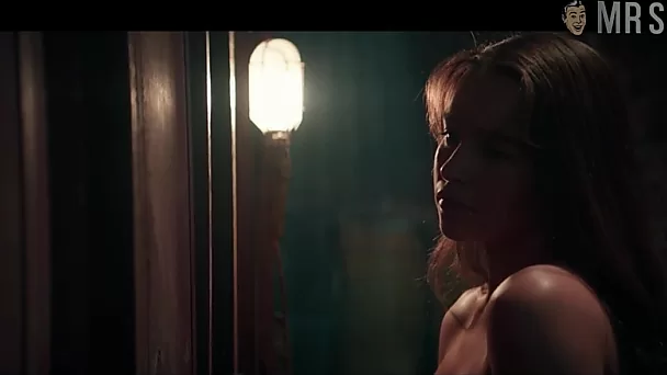 Naked body of alluring actress Emilia Clarke is surely everybody's desire