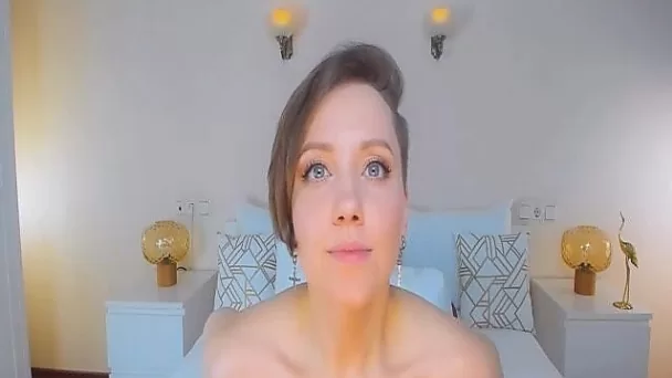 Enchanting Vixen And Her Sexually Bold Show Live