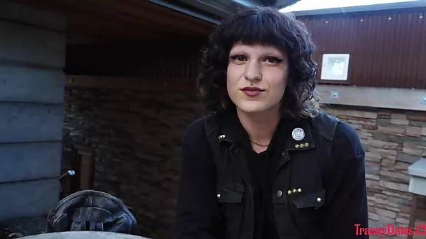 Sexy Shemale Willing To Show Everything - TrannyDates.Club
