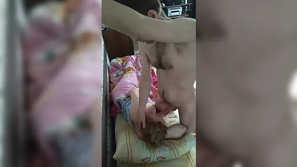 Шлюха жене отдается в рот
