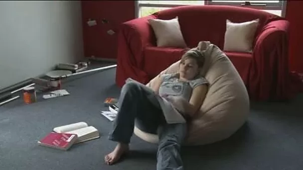 My short-haired blonde chick pleases her own cunny with fingers