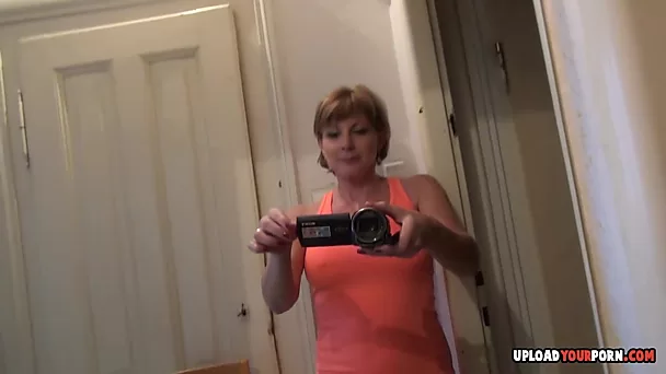 Hot MILF is looking for a fuckboy