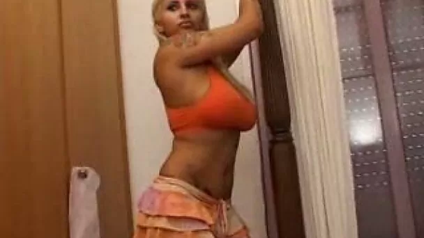 Curvaceous blonde girlfriend flaunts her outstanding curves on cam