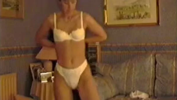 Skinny mature blondie strips on webcam exposing her body