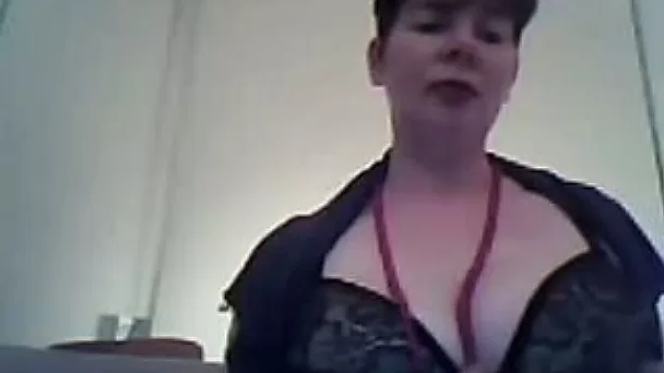 Freaky amateur cougar on webcam and her saggy boobie bags