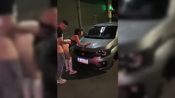 Шлюха, которую трахнул на улице клиент