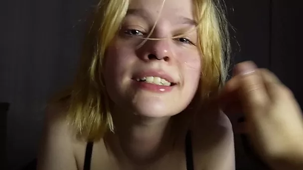 Симпатичную блондинку жестко трахнули в лицо - любительское видео от первого лица