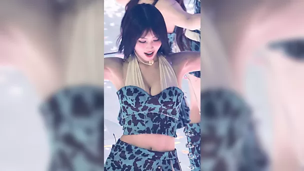 TWICE - Момо
