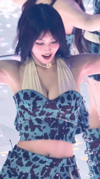 TWICE - Момо