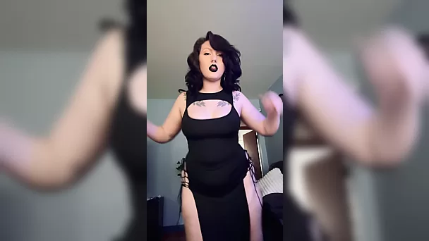 Я слышала, что девушки с формами самые забавные в постели ;)