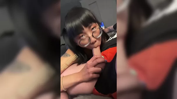 мудак, сосущий член