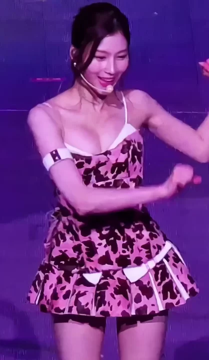 TWICE – Sana
