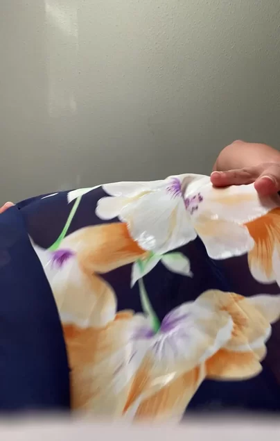 Meine haarige Muschi wird klatschnass sein, wenn ich auf deinem Gesicht sitze.
